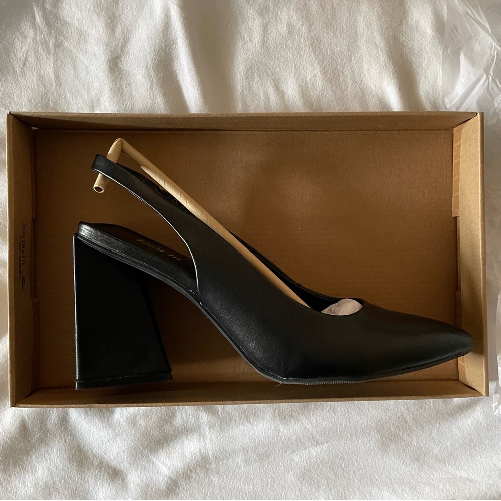 BAR lll BLACK HEELS